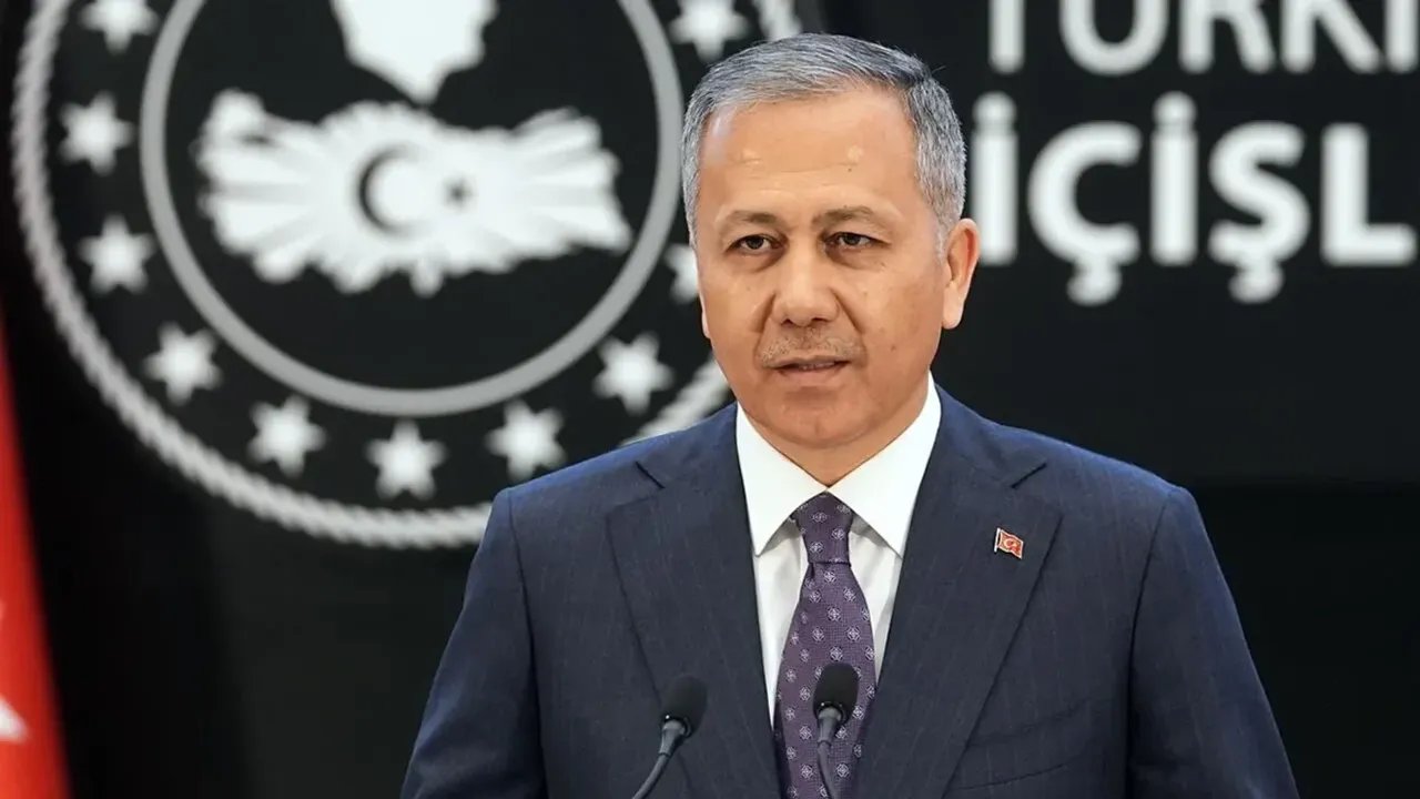 Bakan Yerlikaya: "Kırmızı bültenle ve ulusal seviyede aranan 40 suçlu yakalandı"