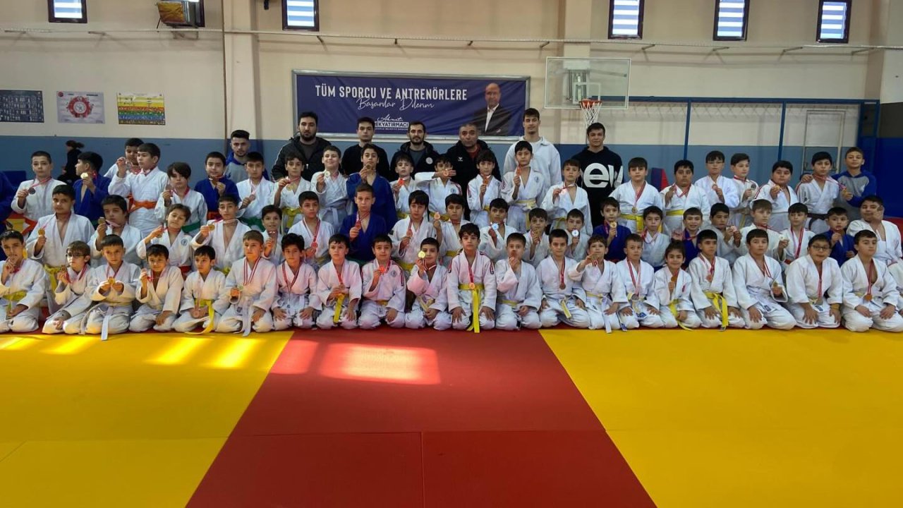 Selçuklu Belediyespor’da judo heyecanı: 84 minik sporcu tatamide mücadele etti