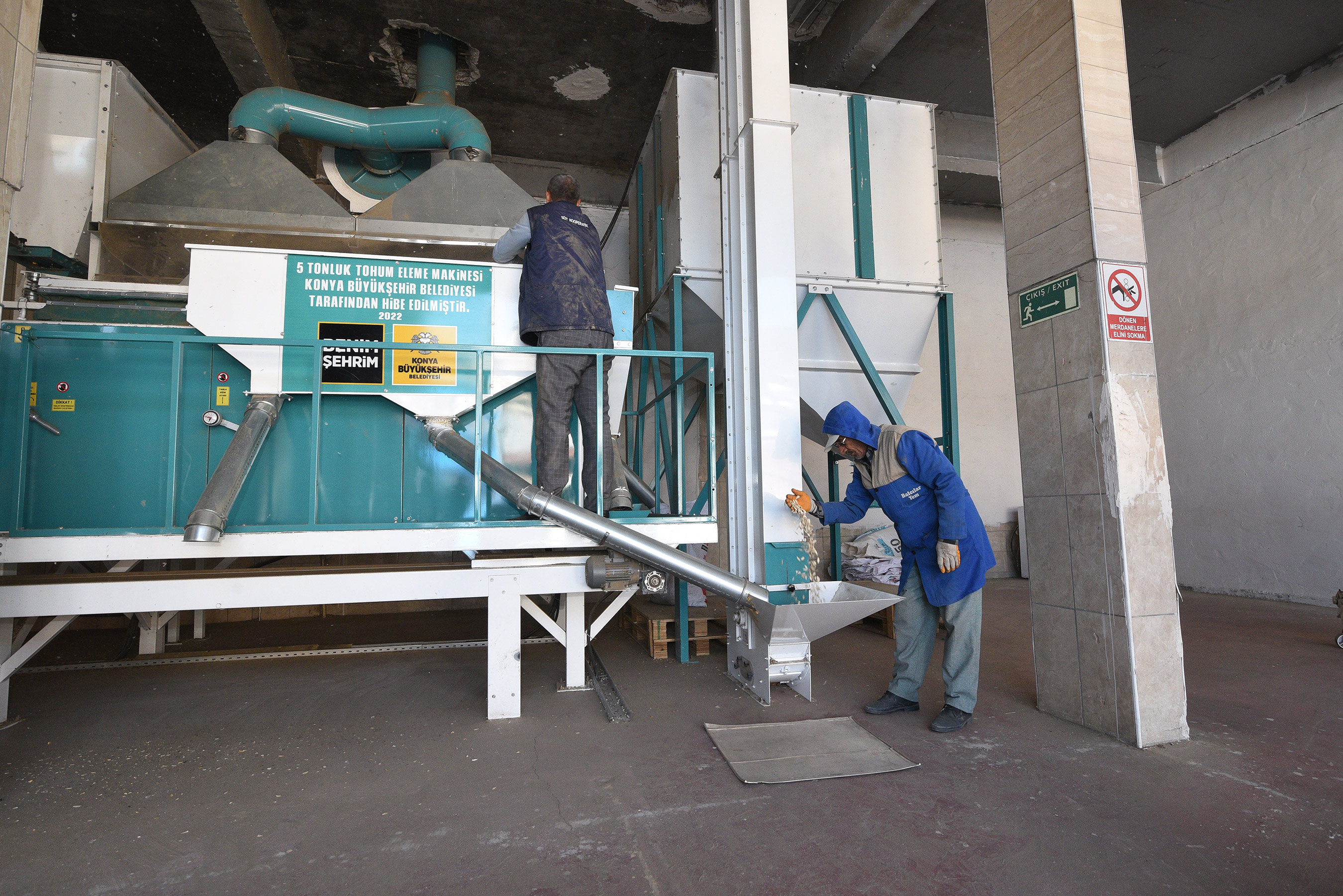 Çumra’daki Kabak Çekirdeği Üreticisine Konya Büyükşehir’den Eleme Tesisi Desteği