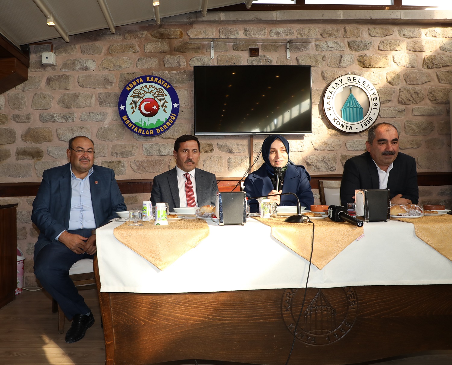 Leyla Şahin Usta, Hasan Kılca Ve Mehmet Genç, Karataylı Muhtarlarla Buluştu