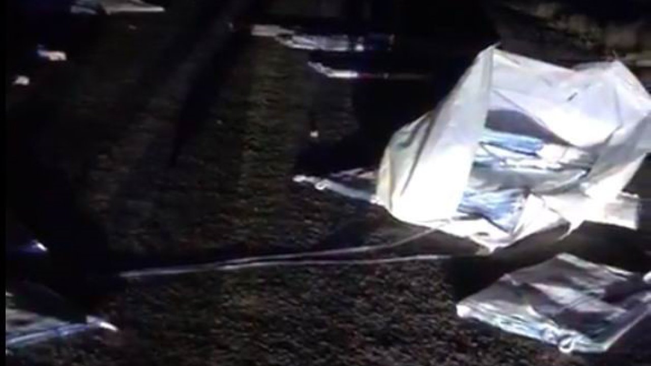 Konya’da çuval yüklü tır devrildi: Yola saçılan yükler trafiği felç etti