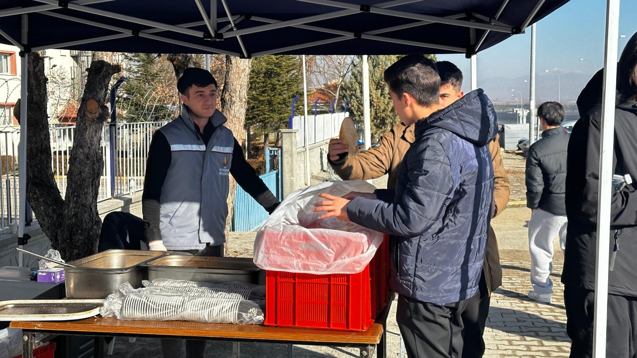 Konya'da öğrencilere çorba ikramı!
