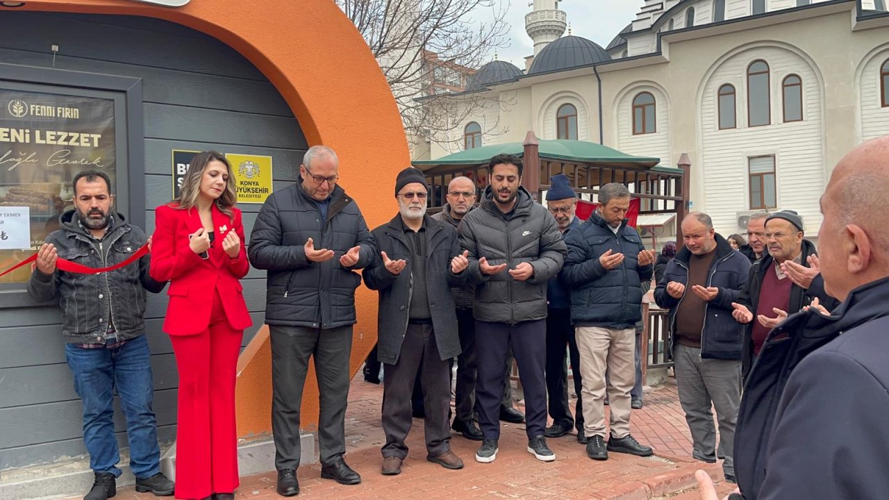 Konya'da muhtardan davullu zurnalı Fenni Fırın açılışı