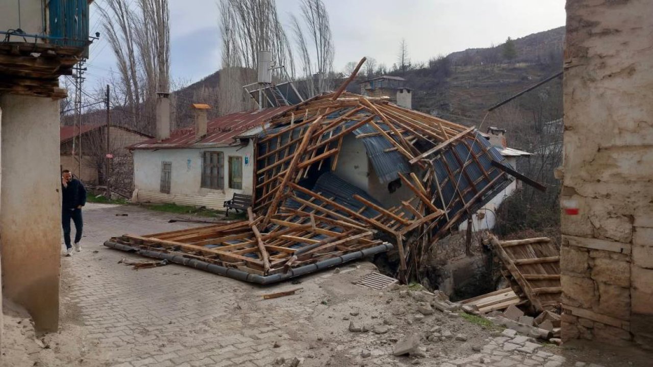 Bozkır’da şiddetli rüzgâr etkili oldu: Evlerin çatıları uçtu
