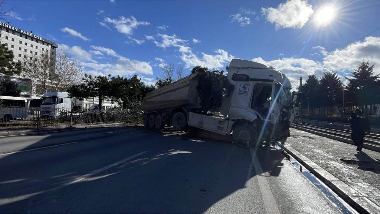 Konya'da kontrolden çıkan tır ağaçları ezdi, Karşı şeritte durabildi: Sürücü ağır yaralı