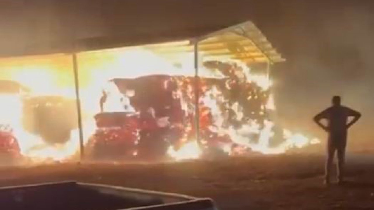 Ereğli’de şiddetli fırtına felakete yol açtı: Ev ve saman balyaları küle döndü