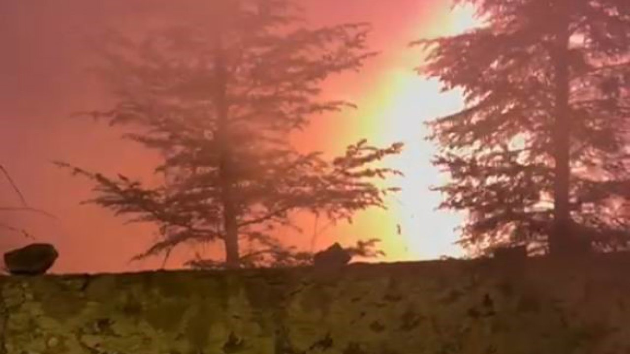 Karapınar’da terk edilmiş ev alevlere teslim oldu: Mahallede korku dolu anlar