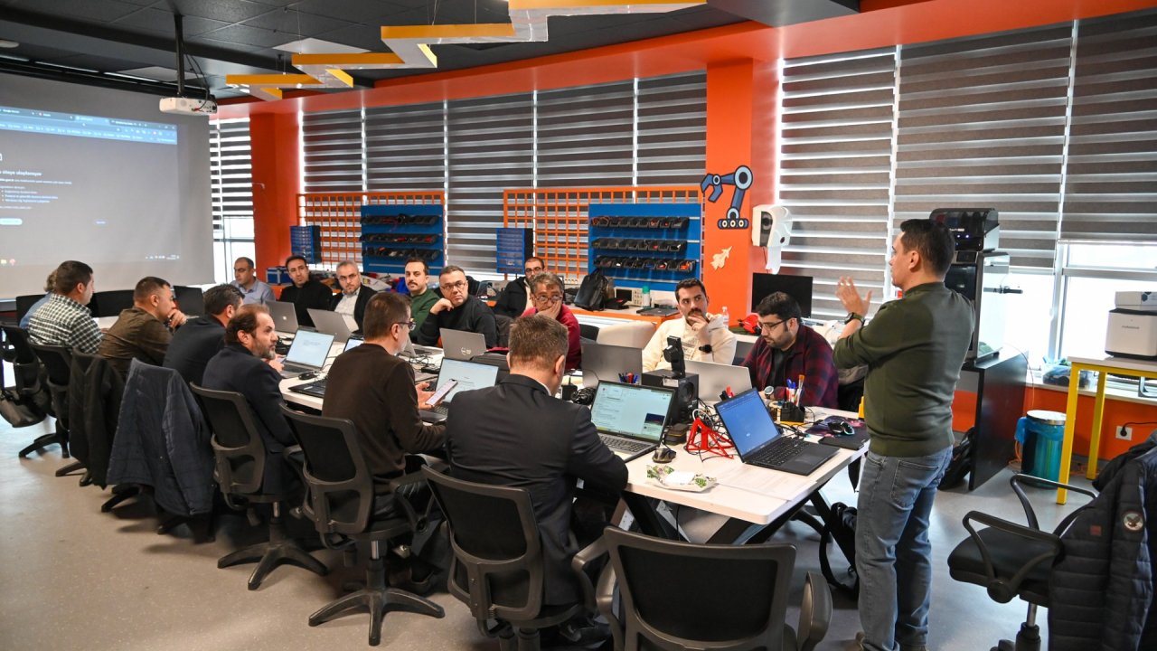 Selçuklu'da Öğretmenlere Yönelik Uygulamalı Yapay Zekâ Okuryazarlığı Atölyeleri başladı