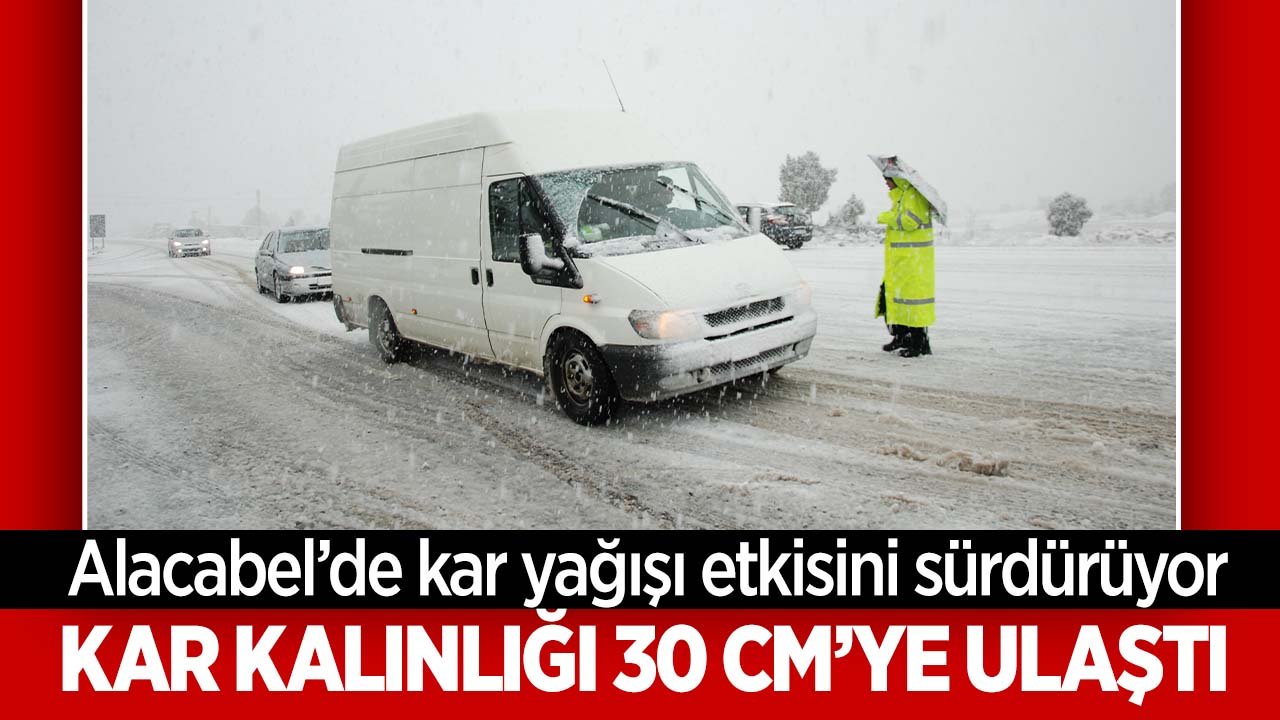 Antalya’yı Konya’ya bağlayan karayolunda kar yağışı sürüyor: Kar kalınlığı yer yer 30 santimetreye ulaştı