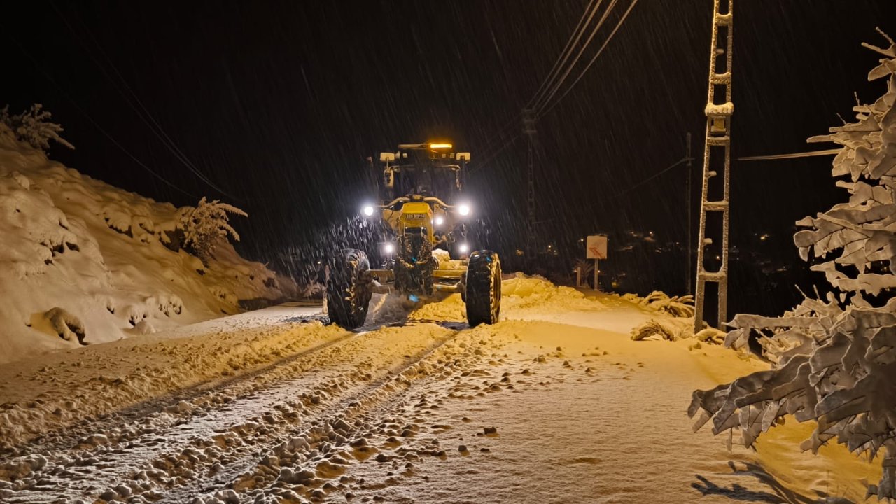 Konya Büyükşehir'in kar bereketi mesaisi! 31 İlçede 1.885 personel ve 790 araçla hizmet veriliyor