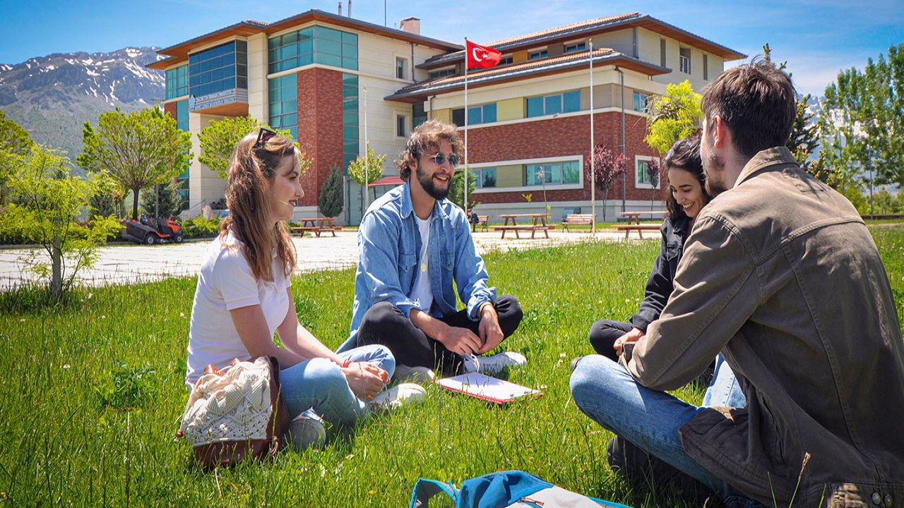 NEÜ’nün başarıları yeni raporda tescillendi!