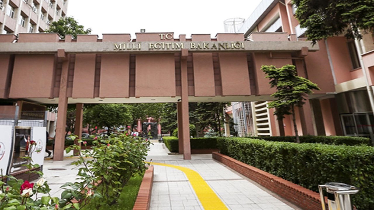 Öğretmenlerin mazerete bağlı yer değiştirme işlemlerine ilişkin duyurular yayımlandı!