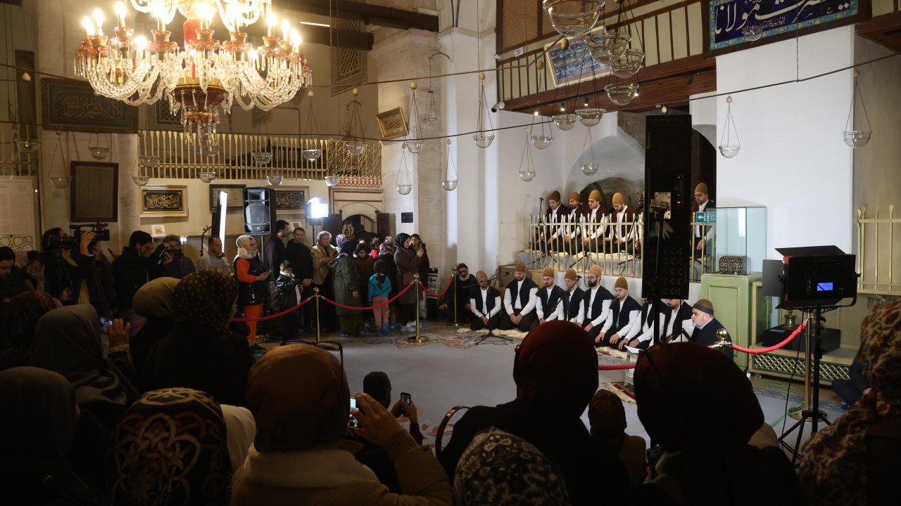 Konya'da 100 Yıl sonra yeniden hayat buldu! Mirâciye Miraç Gecesi Mevlânâ Türbesi’nde icra edildi