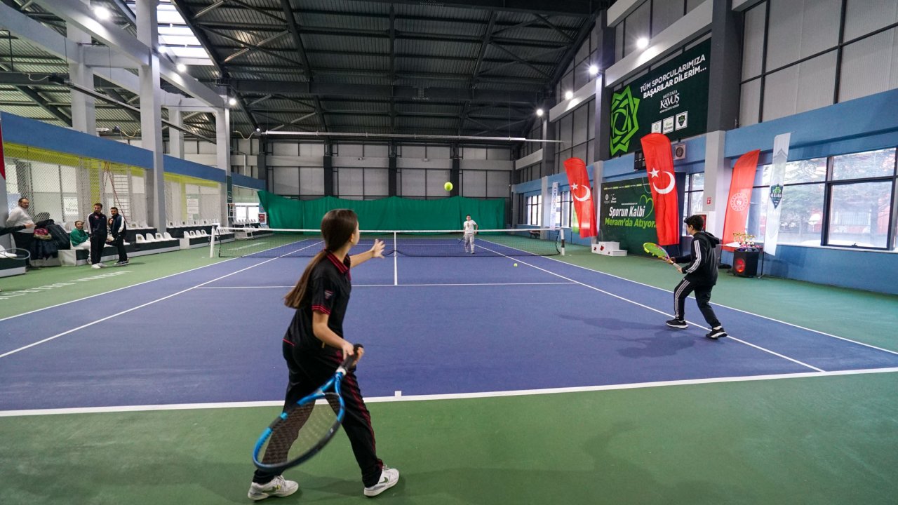Tenisin Yıldızları Meram'da Korta Çıktı