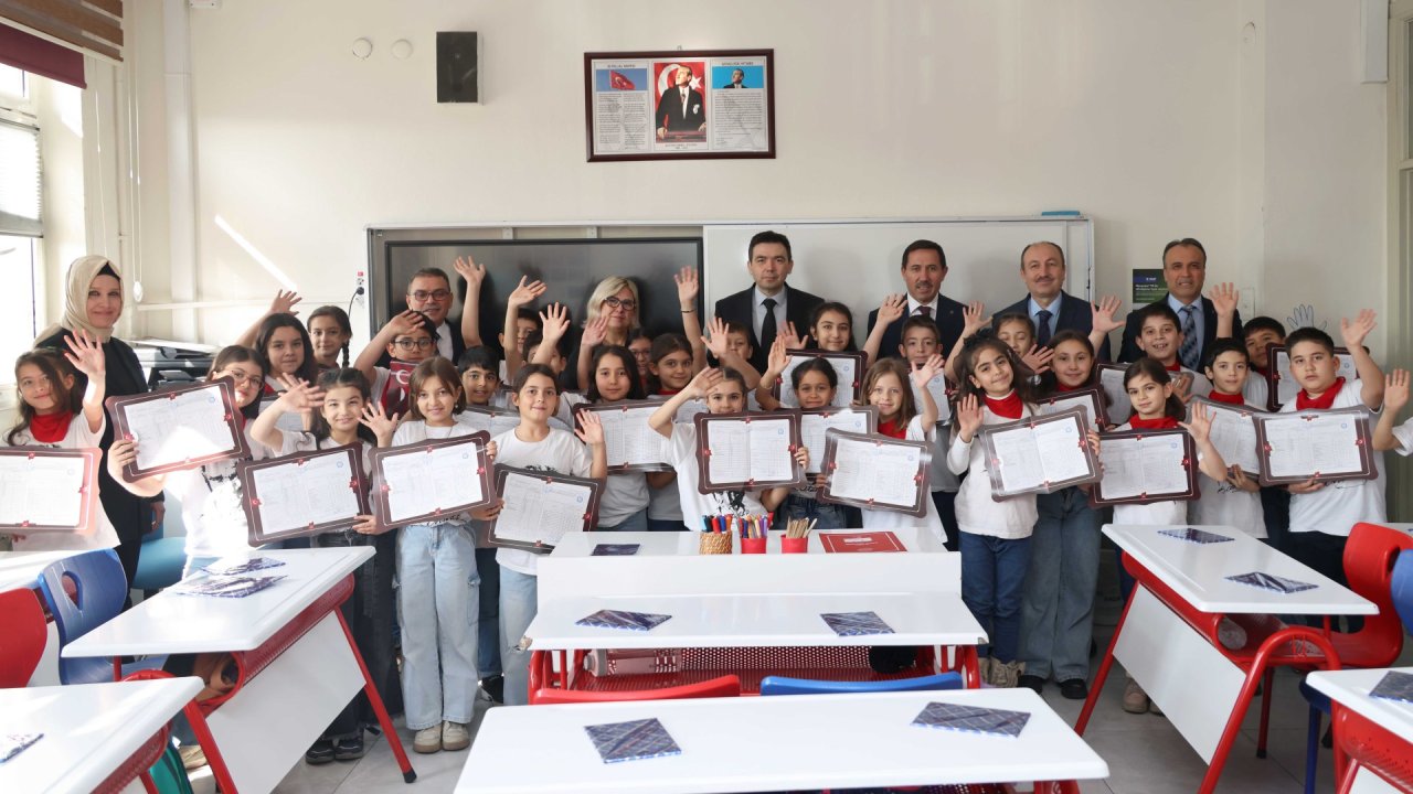 Başkan Hasan Kılca öğrencilerin karne heyecanına ortak oldu! Karataylı öğrencileri yarıyılda sürprizler bekliyor