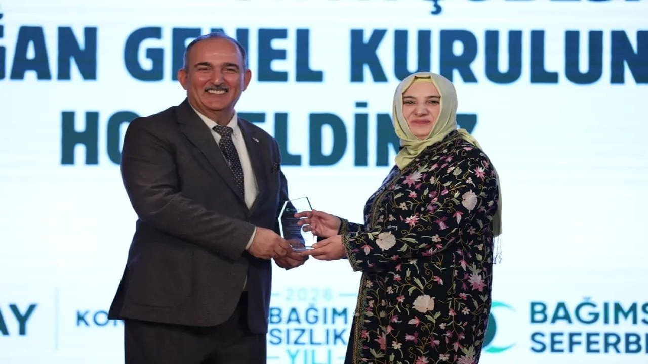 Yeşilay Konya’da bayrak değişimi! Yeni başkan Küçükbezirci oldu