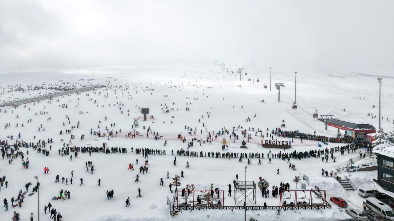 Sömestirin ilk hafta sonunda 250 bin kişiyi ağırladı