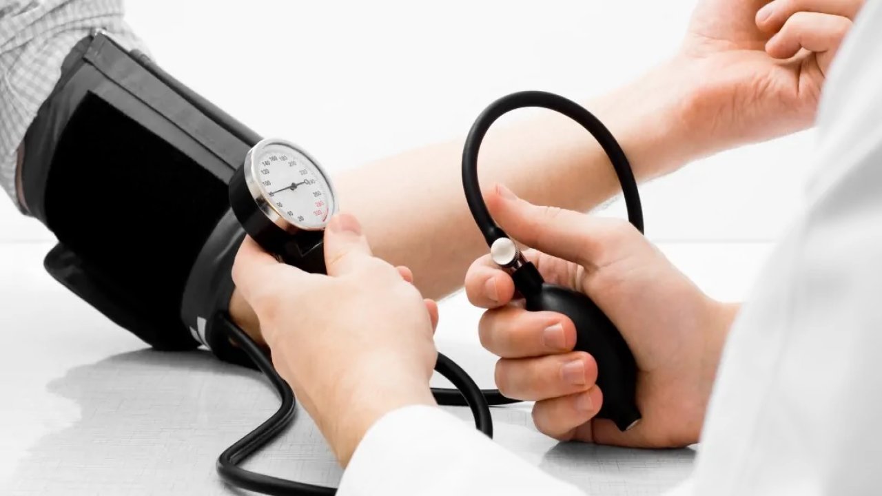 Sessizce ilerliyor, hayatı tehdit ediyor: Yüksek tansiyon gerçeği!