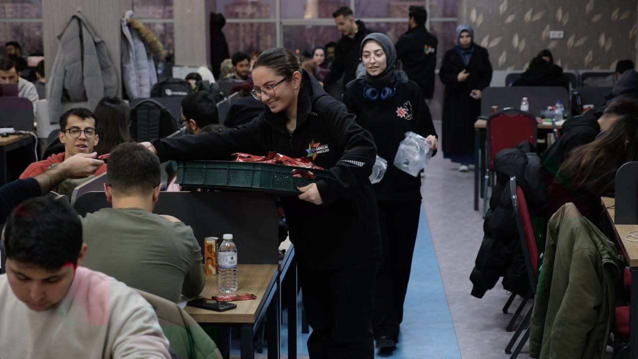Büyükşehir Gençlik Meclisi'nden Final Haftasında Öğrencilere Destek