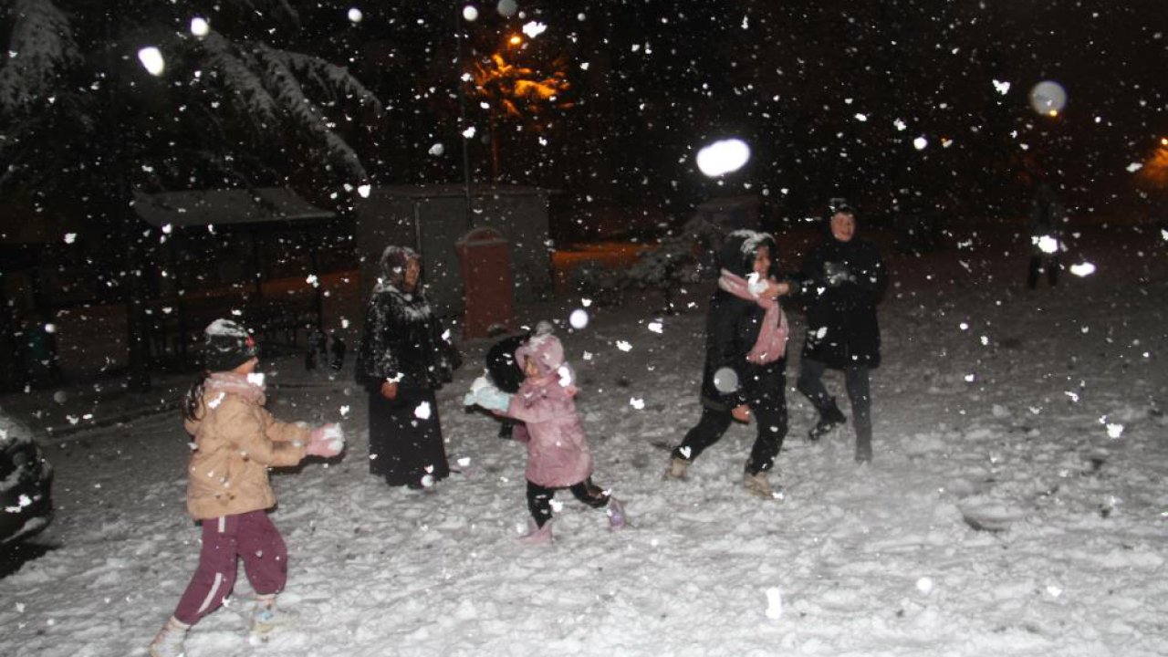 Beyşehir’e kar sürprizi! İlçe akşam saatlerinde beyaza büründü