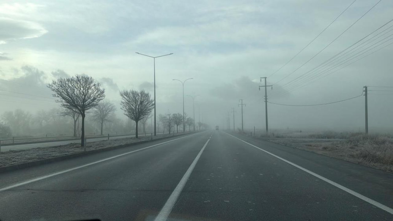 Afyonkarahisar-Konya karayolunda sis etkili oldu