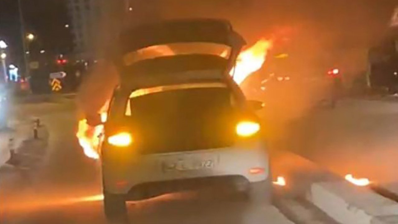 Konya’da korku dolu anlar: Seyir halindeki otomobil bir anda alevlere teslim oldu