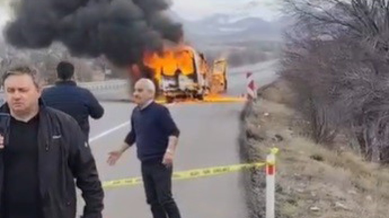 Konya’da seyir halindeki yolcu minibüsü alev topuna döndü! Facia son anda önlendi