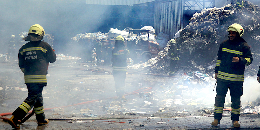 Atık toplama merkezinde yangın çıktı