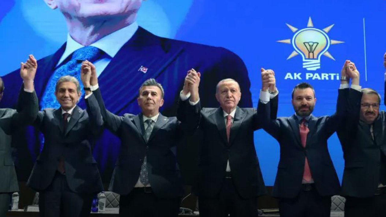 AK Parti’ye yerel yönetimlerde güç takviyesi: 4 belediye başkanı parti rozeti taktı