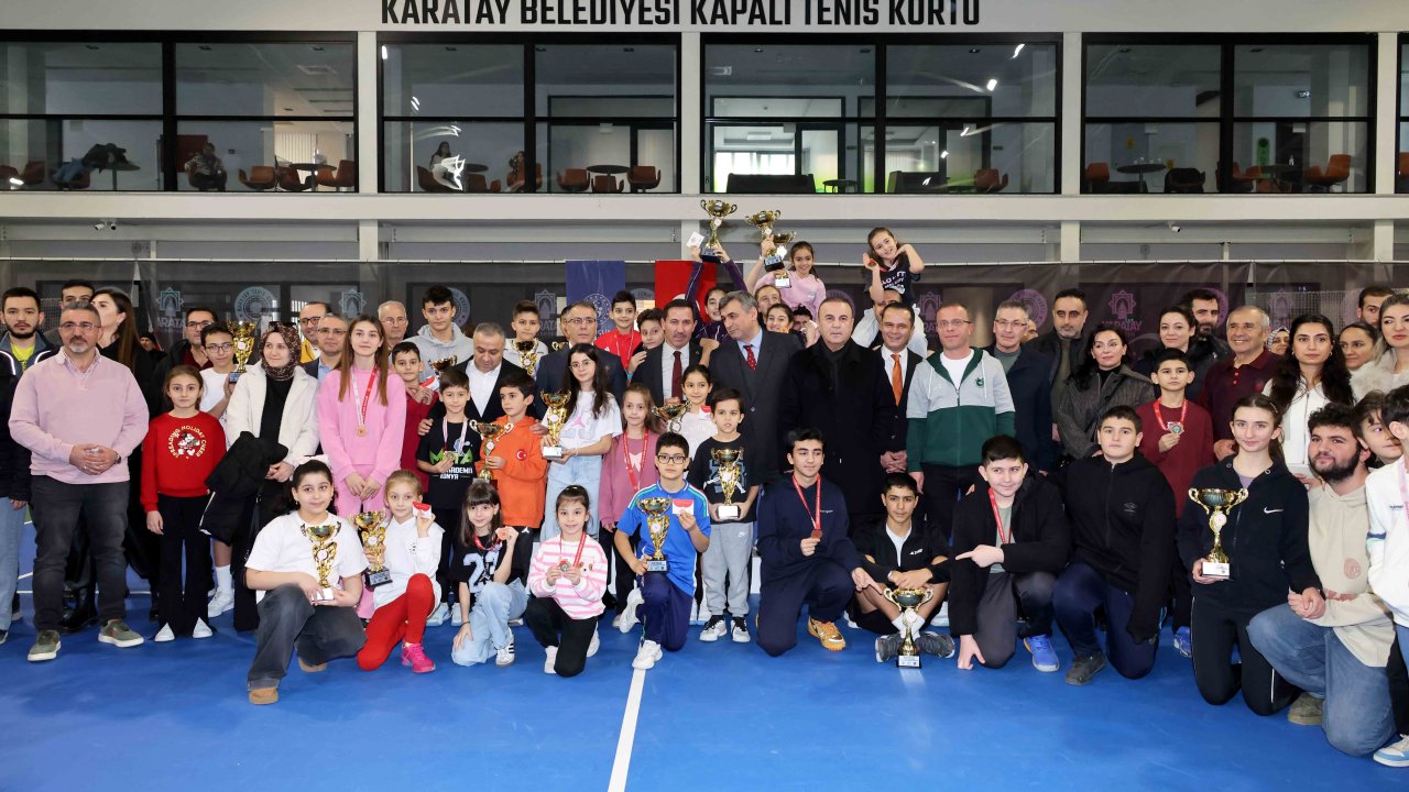 Konya’da kortlar ısındı! Karatay’da tenis turnuvası coşkuyla sona erdi!