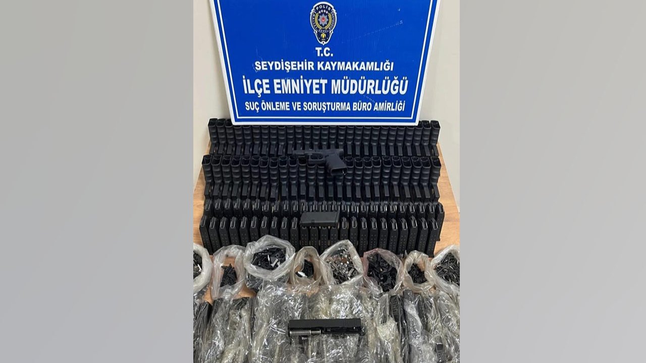 Konya'da valizden çok sayıda silah parçası çıktı!