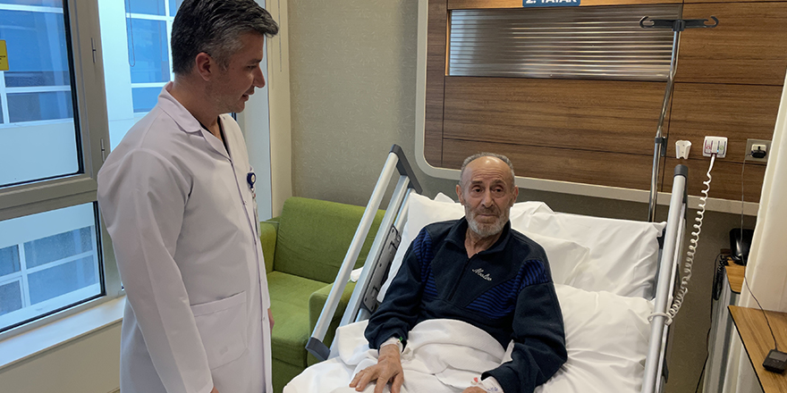 Ameliyattan 25 yıl kaçan hastadan 750 gram prostat çıktı