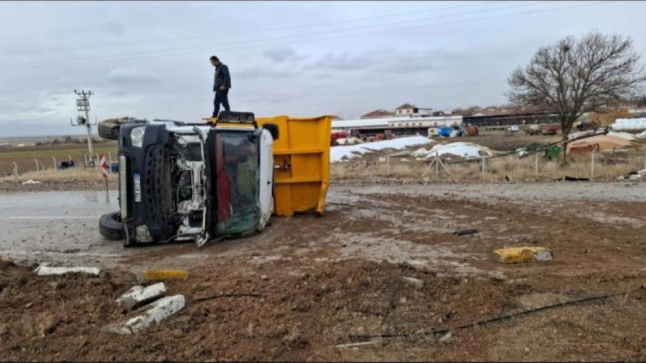 Konya Ereğli’de korkutan kaza! Kontrolden çıkan kamyon devrildi: 2 yaralı