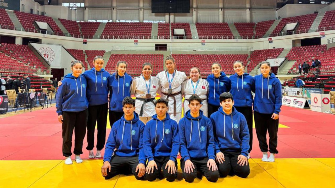 Konya’daki Türkiye Şampiyonası’nda Salihlili Hira Kılkış’tan büyük başarı! Türkiye ikincisi oldu