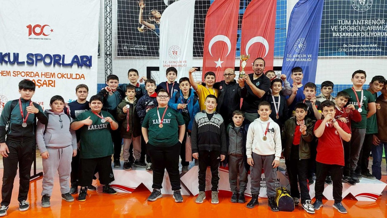 Karatay Belediyespor güreş takımı Kahramanmaraş’ta zirveye yaklaştı: Türkiye ikinciliği!