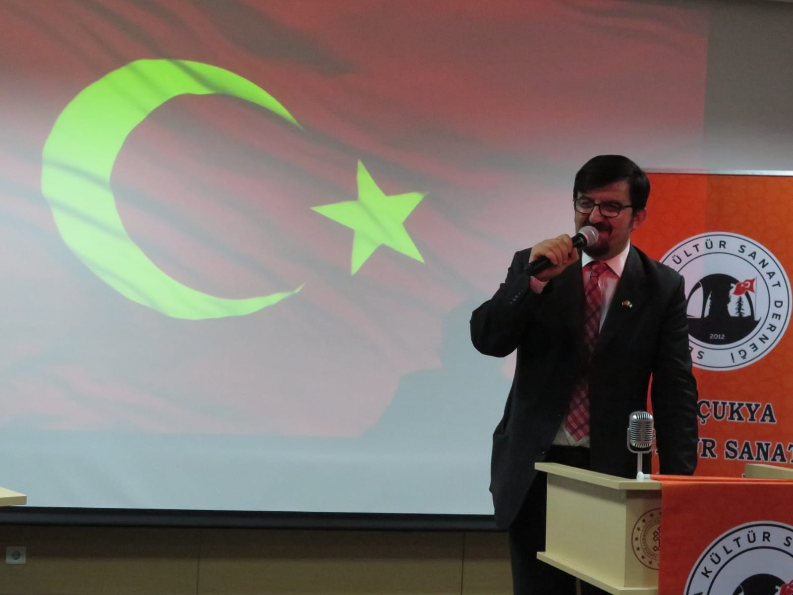 Selçukya' da Cumhuriyet ve Atatürk Şiirleri Okundu