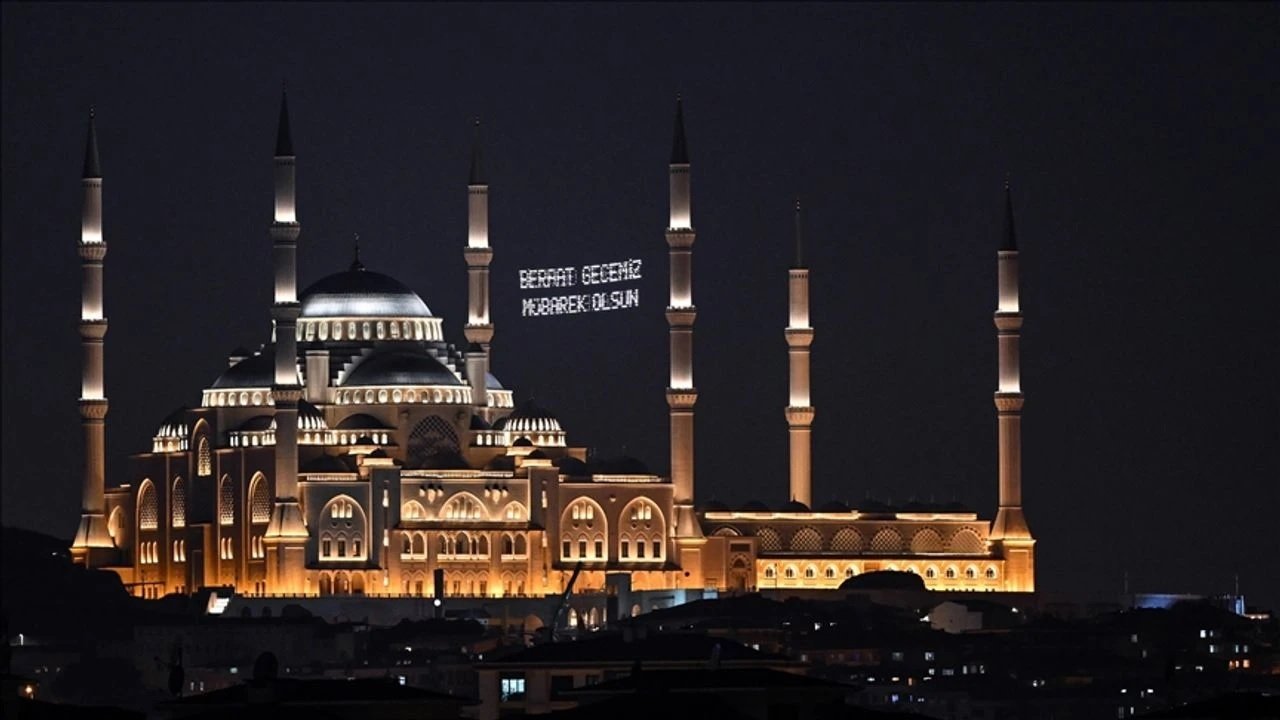 Berat Kandili nedir? Berat Gecesinin önemi, fazileti ve bu mübarek gece yapılacak ibadetler!