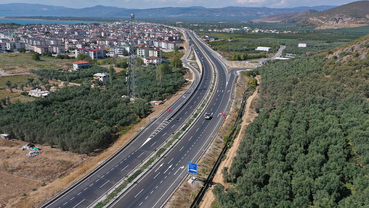 Karayollarında geniş çaplı çalışma alarmı: Otoyol ve Devlet yollarında şerit daraltmaları başladı
