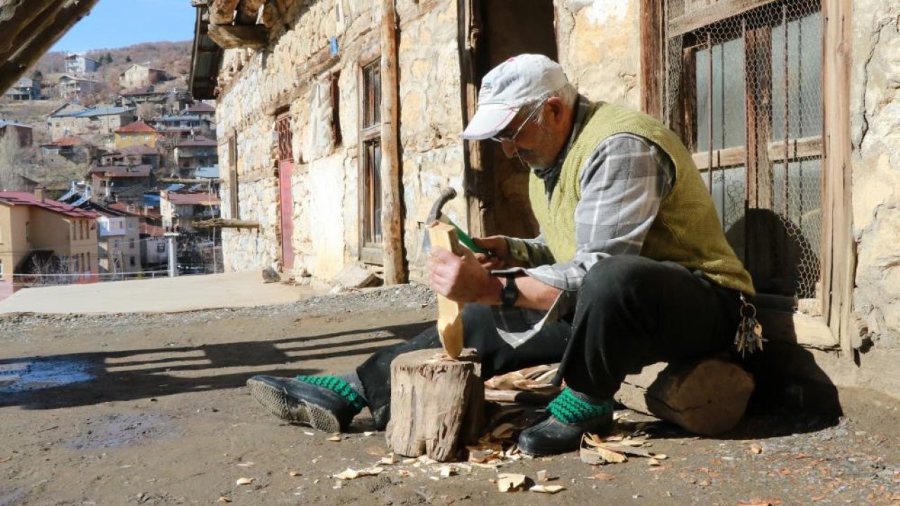 Babası öğretti, o vazgeçmedi! Konya'daki 63 yaşında usta tahta kaşıkla direniyor