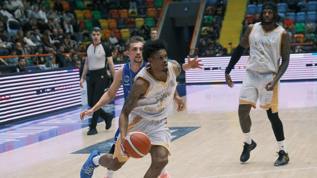 Konya Büyükşehir evinde kazandı, taraftarı sevindirdi!