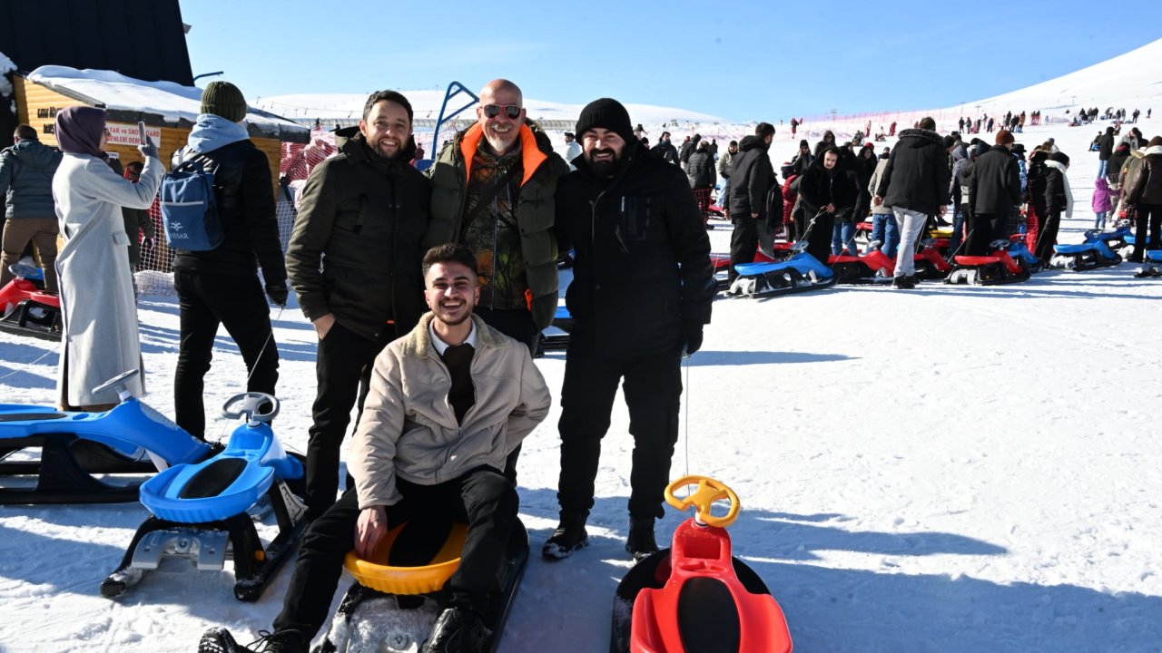 Konyalı berber ve kuaförler kar keyfini Erciyes'te yaşadı