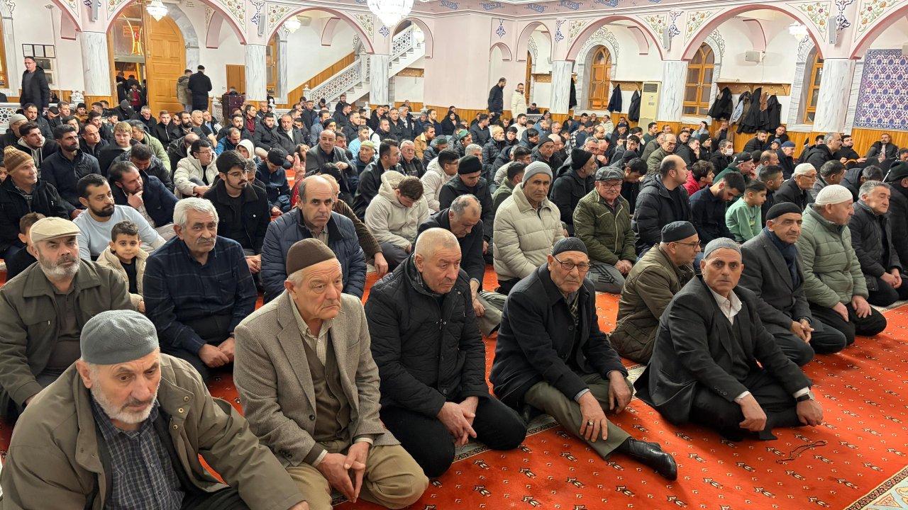 Kulu'da Berat Kandili'nde camiler doldu