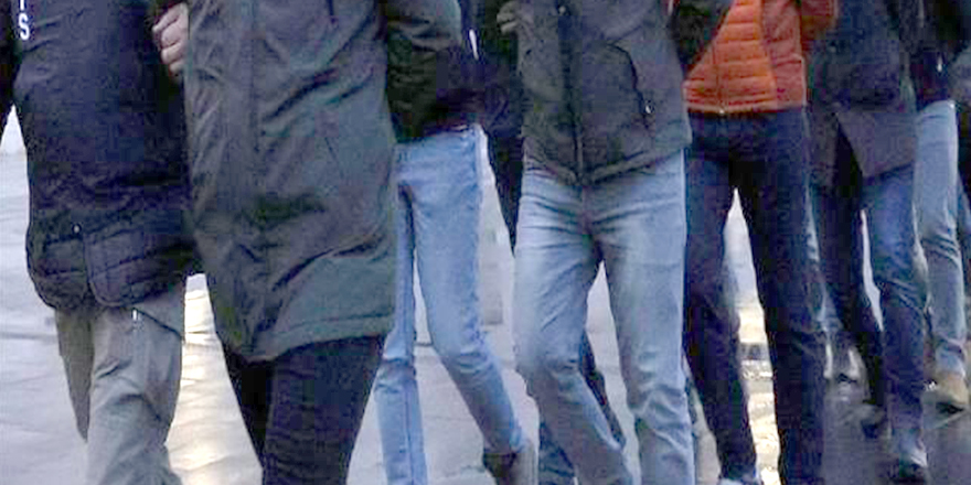 Mersin merkezli suç örgütü operasyonunda yakalanan 11 zanlı tutuklandı