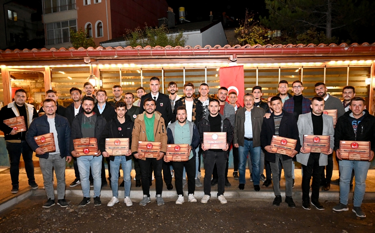 Belediye Başkanı Tutal, askere gidecek gençlerle yemekte buluştu