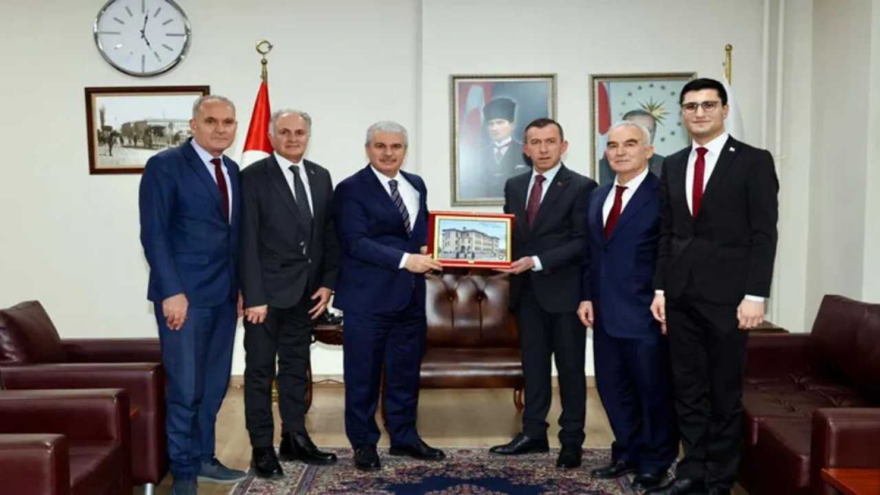 Konya Lisesi Mezunları ve Mensupları Derneği ilk ziyaretini Konya Valisi Akın'a yaptı