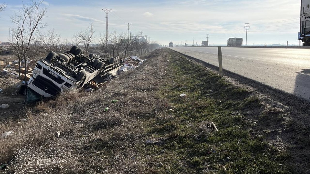 Konya’da korku dolu anlar: Kontrolden çıkan tır şarampole devrildi, 2 yaralı