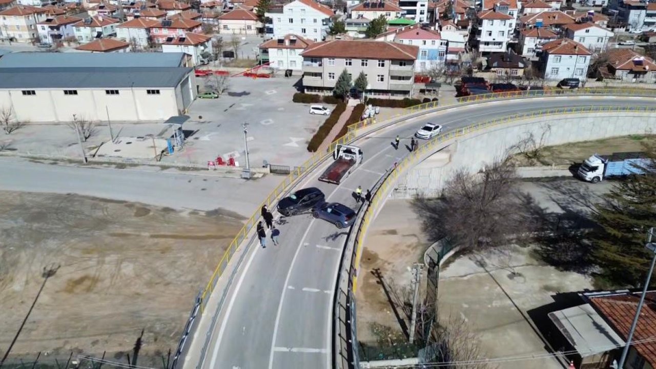 Karaman’da feci kaza! Üst geçitte cip ile otomobil kafa kafaya çarpıştı: 6 yaralı