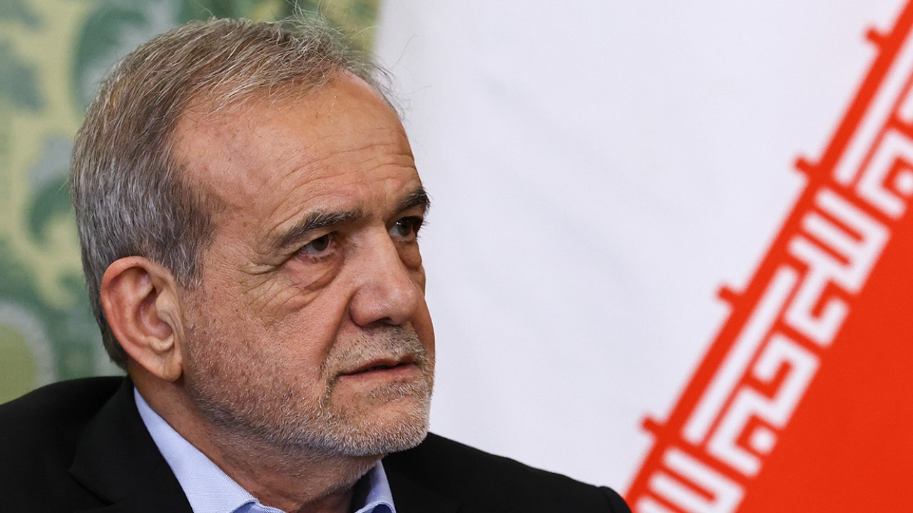 İran’dan ABD açıklaması: Pezeşkiyan görüşmeleri “İleriye Dönük Adım” olarak değerlendirdi!