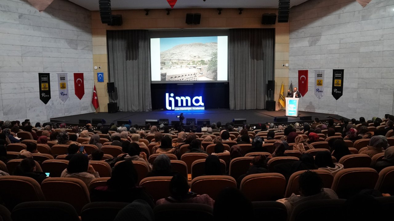 Vicdanları sarsan söyleşi: Doğu Türkistan Konya’da gündem oldu!