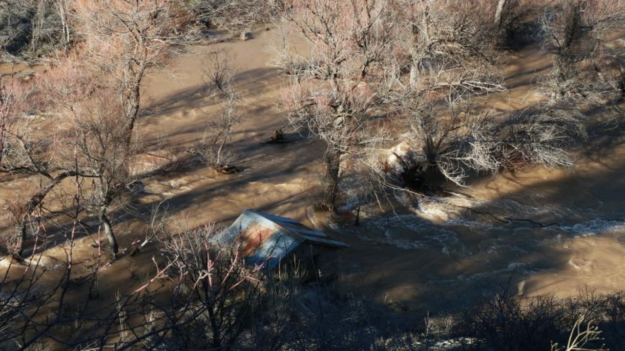 Konya Hadim’de Göksu debisi zirvede: Tarım arazileri sular altında